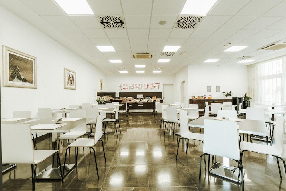 Hotel Hotel Carpi 4*